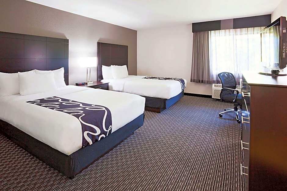La Quinta Inn & Suites by Wyndham Oshkosh