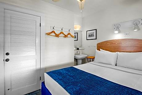 Queen Island Room