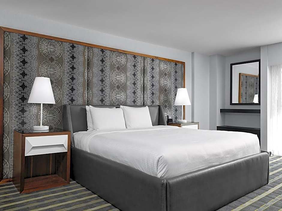 Photo 1 of 5 of Luxury 1 King Bed, Balcony