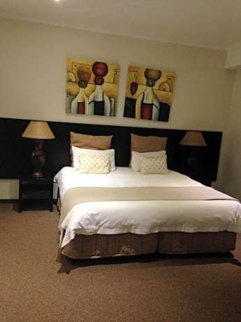 Family Room (3 Adults)