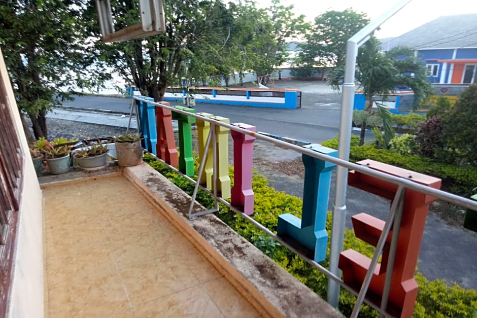 Collection O 92897 Hotel Intan Near Kantor Syahbandar Bawean