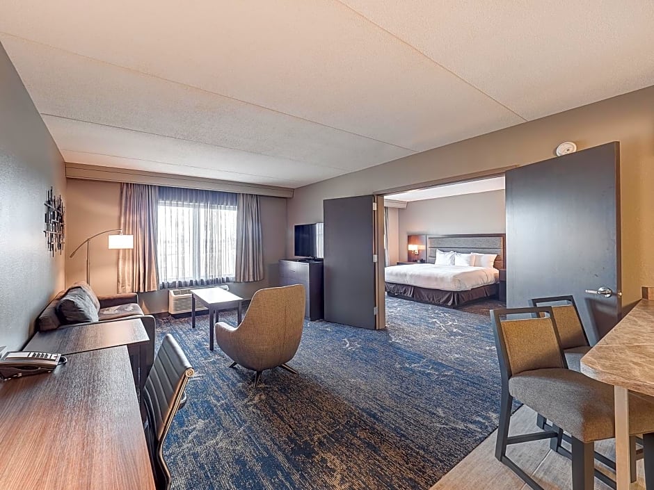 DoubleTree by Hilton Bloomington