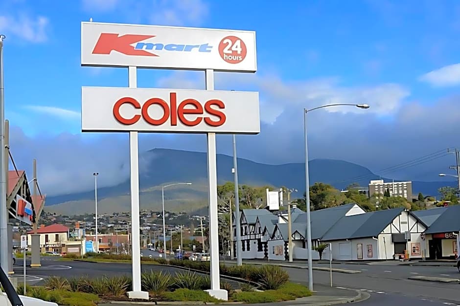 Modern City-Fringe Apartment in New Town