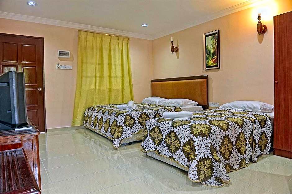 Penarak Bamboo Beach Motel