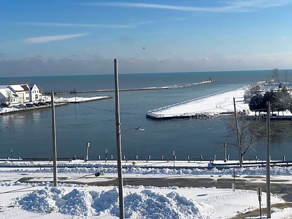 Cobblestone Hotel & Suites - Two Rivers