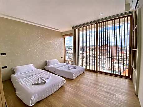 Deluxe Family Suite