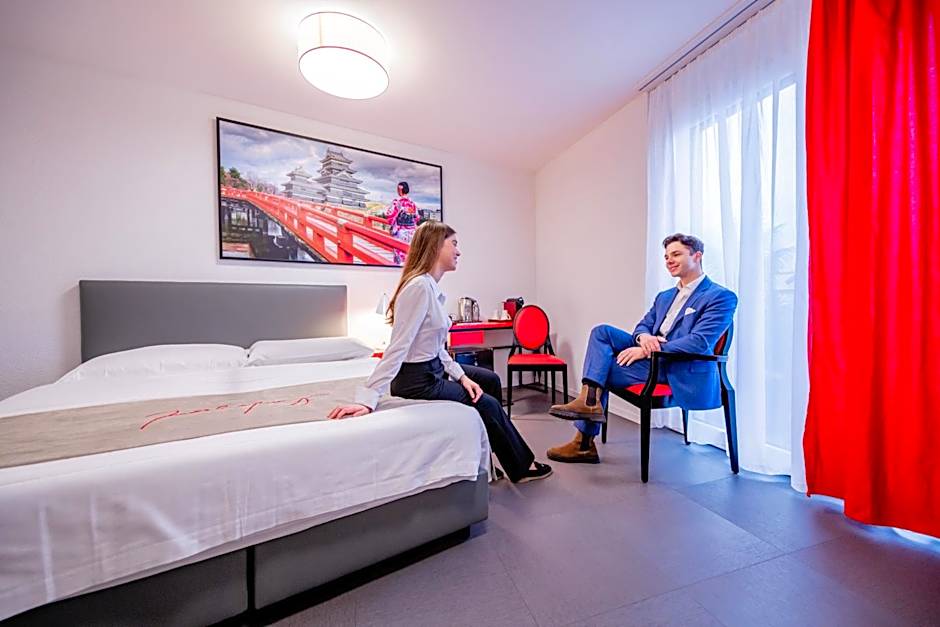 "The Freddie Mercury" Hotel