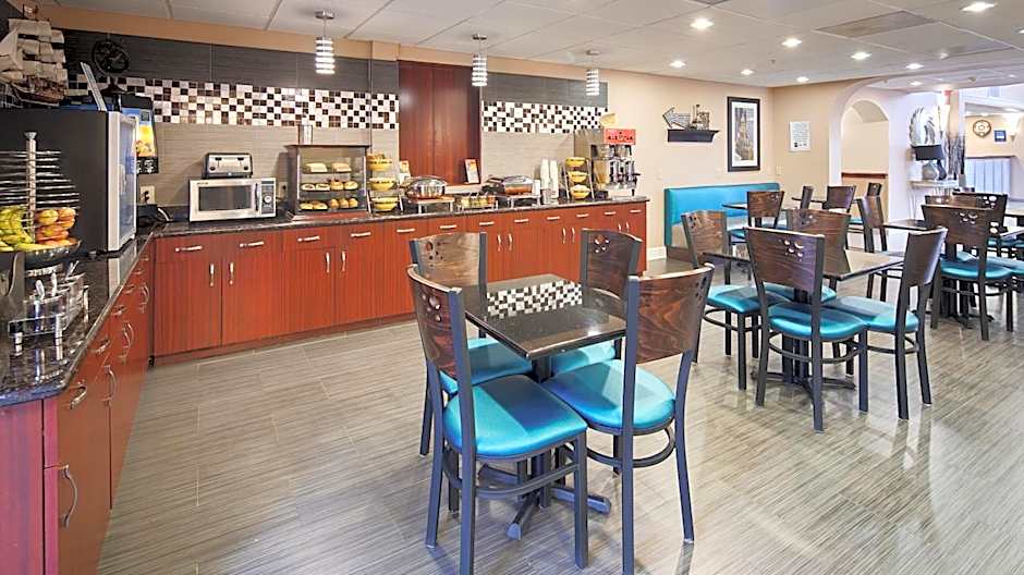 Days Inn & Suites by Wyndham Sam Houston Tollway