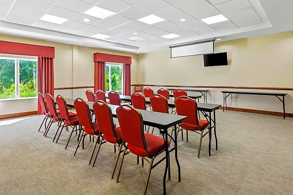 Country Inn & Suites by Radisson, Princeton, WV