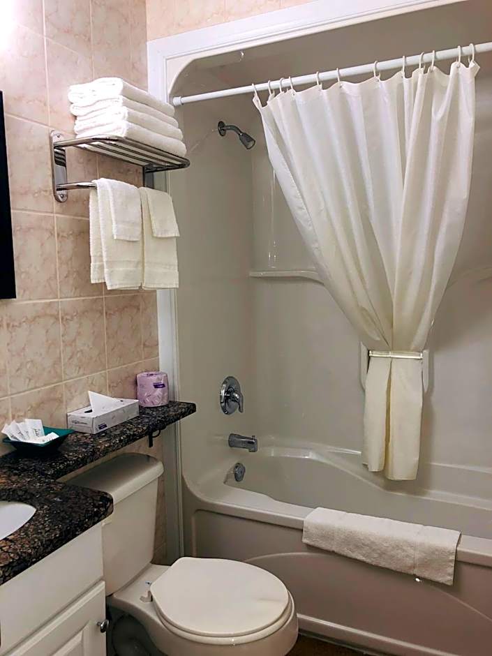 Perth Plaza Inn & Suites