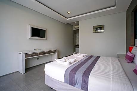 Deluxe Double or Twin Room with Pool View