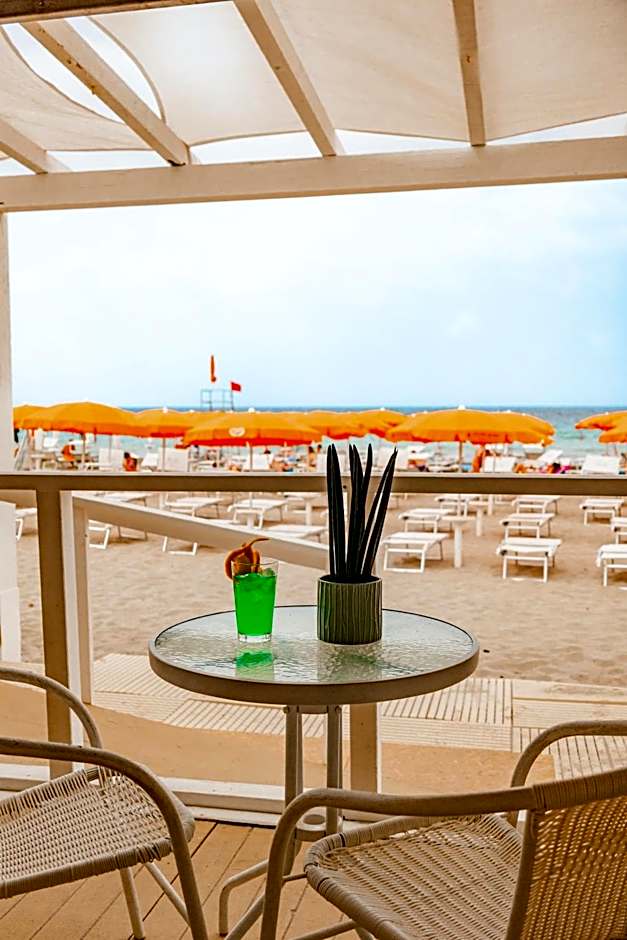 Delfino Beach - CDSHotels