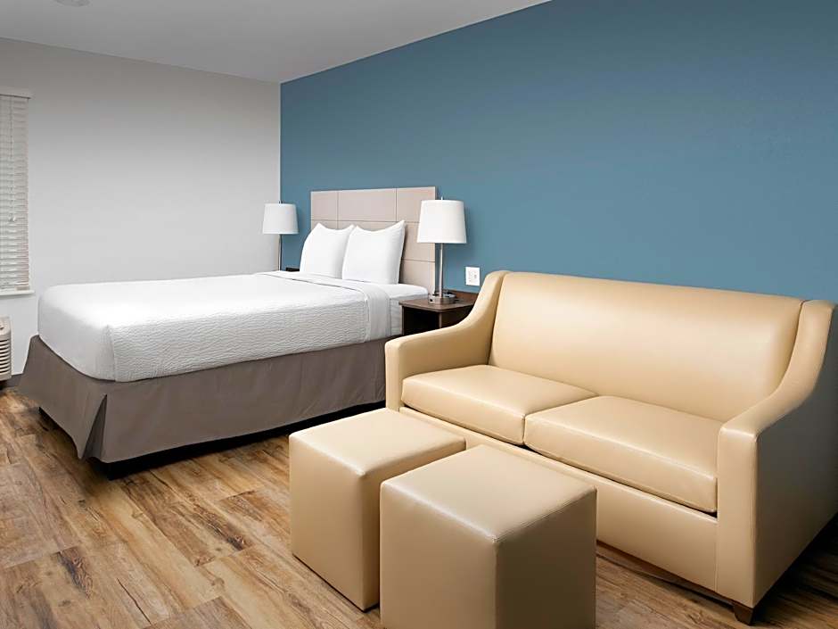 Photo 1 of 5 of Deluxe Studio 1 Queen Bed