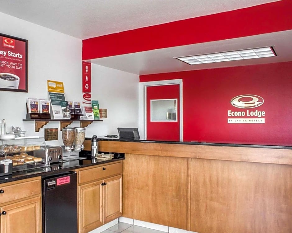 Econo Lodge University