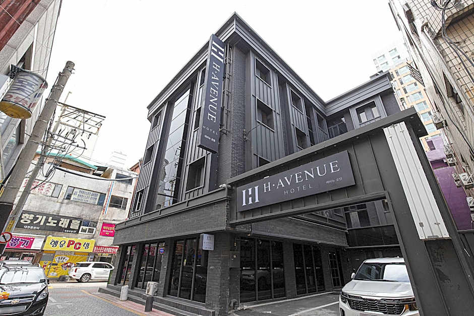 H Avenue Hotel