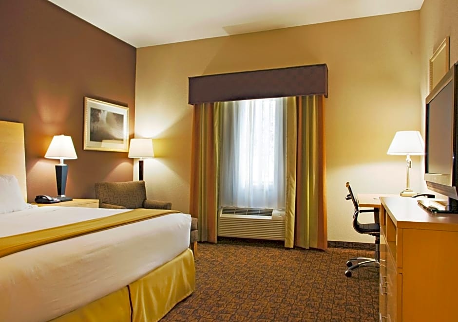 Holiday Inn Express Hotel and Suites Borger