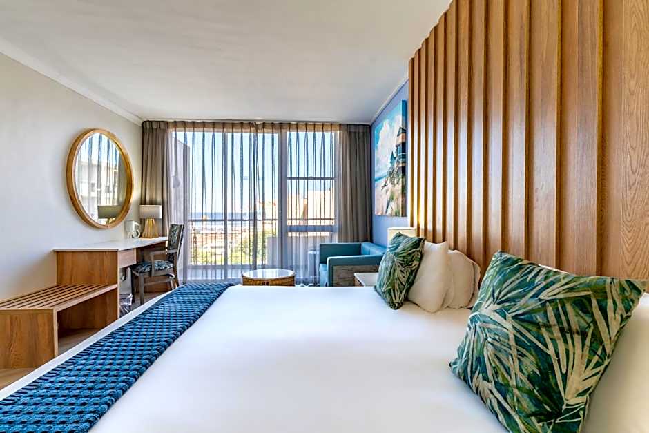 Lagoon Beach Hotel & Spa
