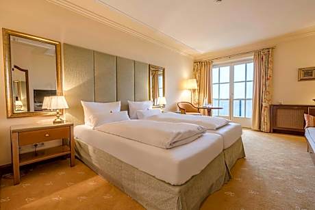 Standard Double Room with Lake View