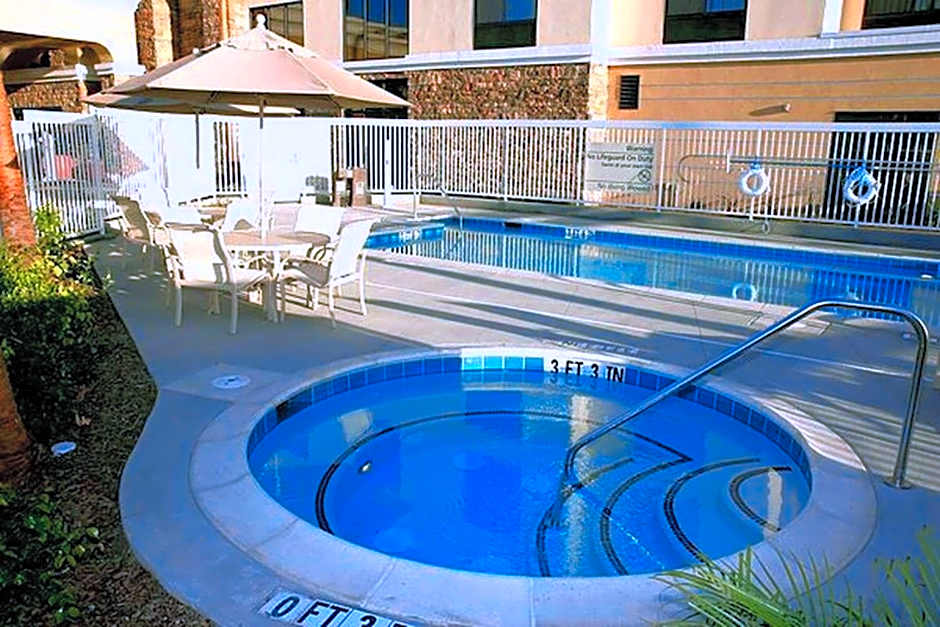 Hampton Inn By Hilton And Suites Seal Beach