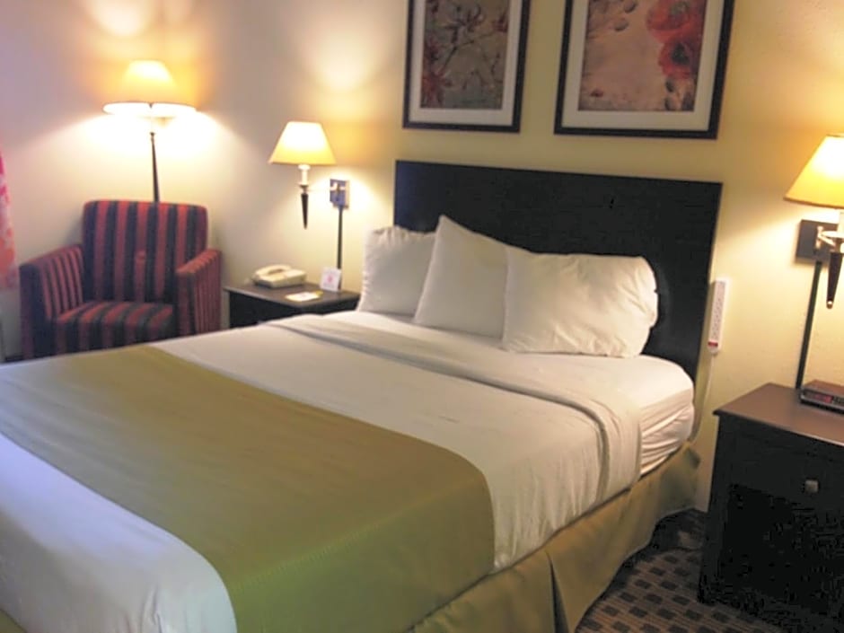 Days Inn by Wyndham Irving Grapevine DFW Airport North