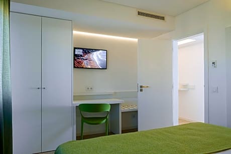 Deluxe One-Bedroom Apartment with Sea View