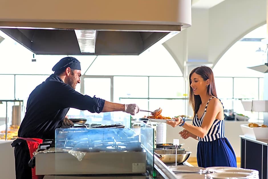 Akrathos Beach Hotel