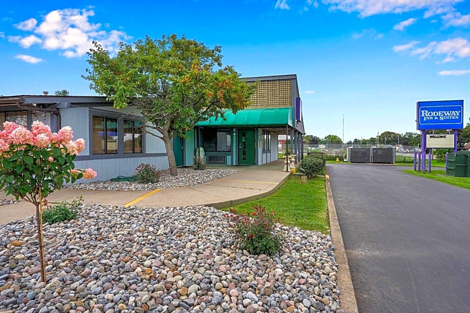 Rodeway Inn & Suites Liverpool