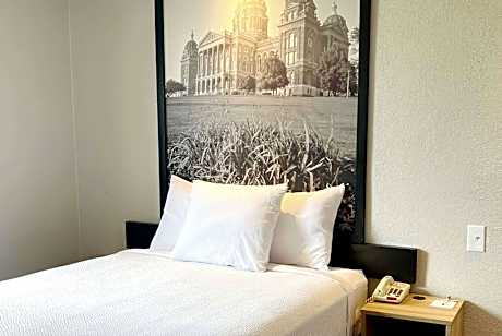 Queen Room - Mobility Access/Non-Smoking