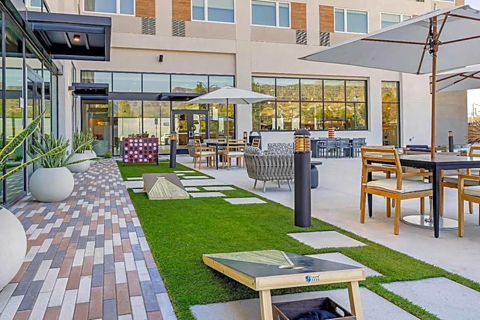 Cambria Hotel Burbank Airport