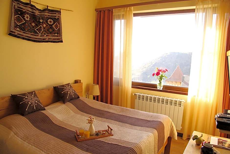 Silk Road Hotel