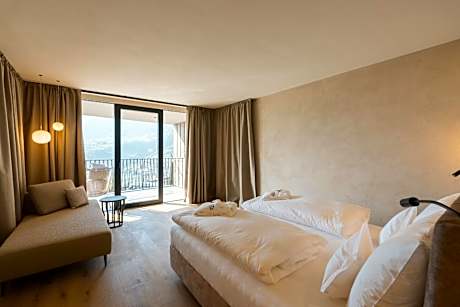 Deluxe Double or Twin Room with Mountain View