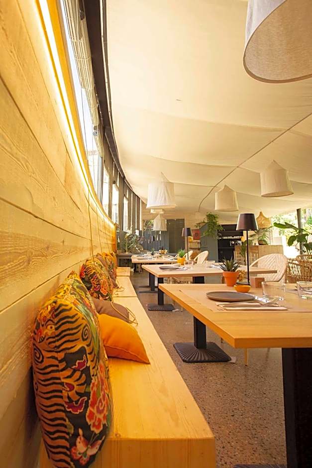 Arcs De Monells - Adults Only