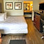 Clarion Pointe Independence - Kansas City