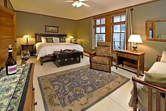 McCloud Hotel
