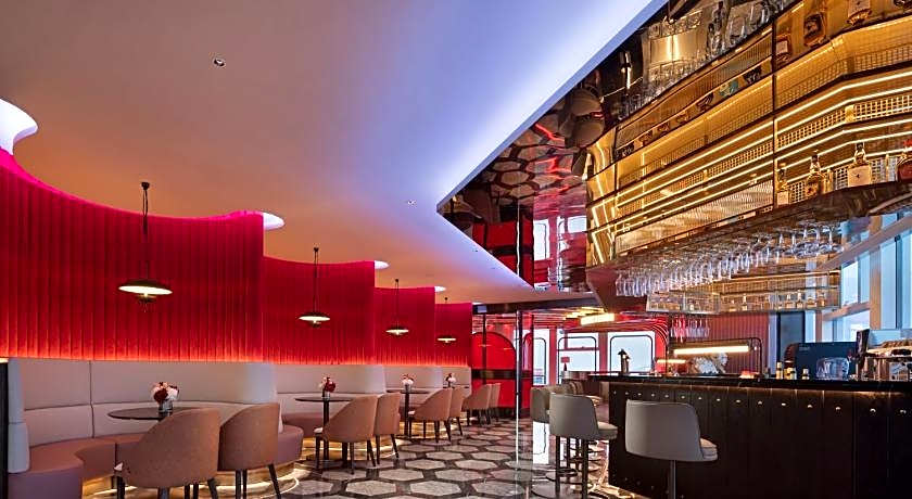 Radisson RED Guangzhou South Railway Station