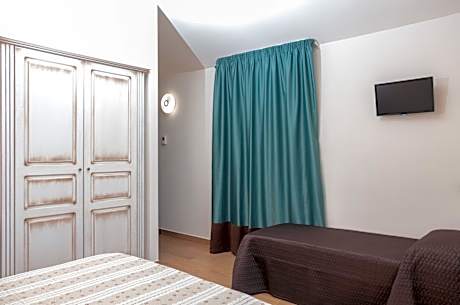 Triple Room with Balcony