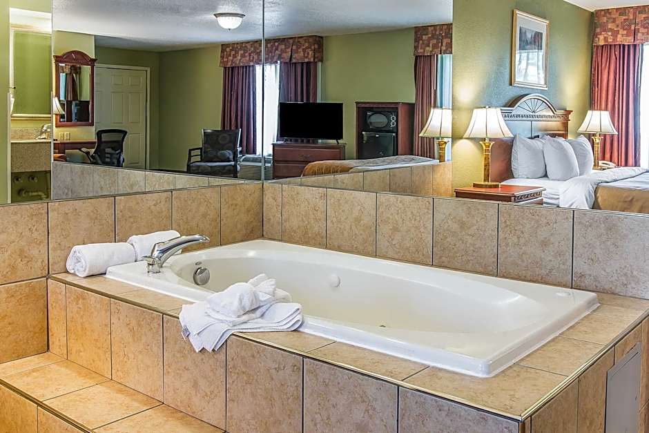 Quality Inn & Suites Ann Arbor Hwy 23