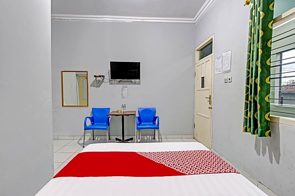 OYO 92287 Hotel Aji Mantoro