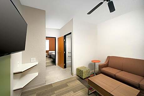 Suite with Mobility Accessible Tub - Non-Smoking