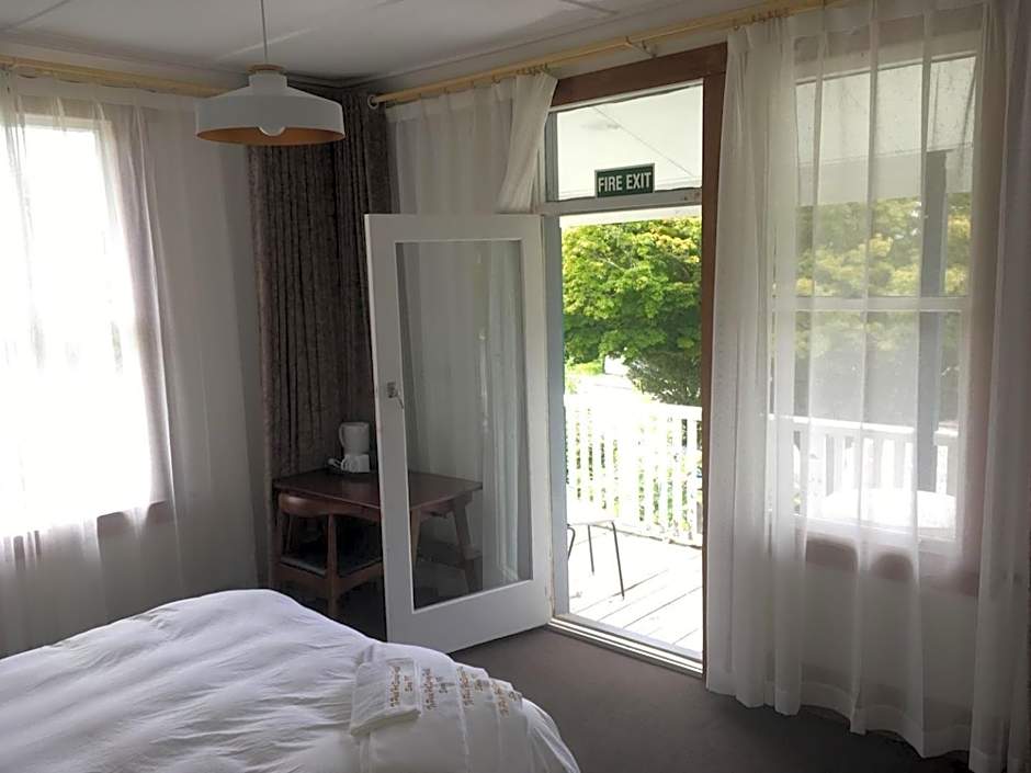 Te Puia Hot Springs Hotel