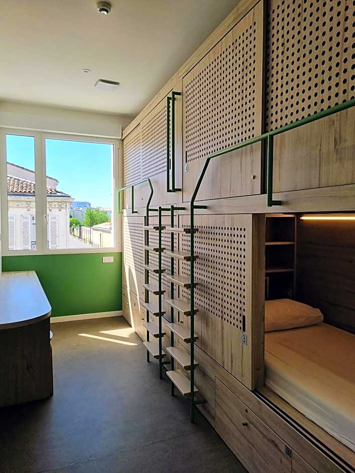 Bloom Hostel Bar & Garden