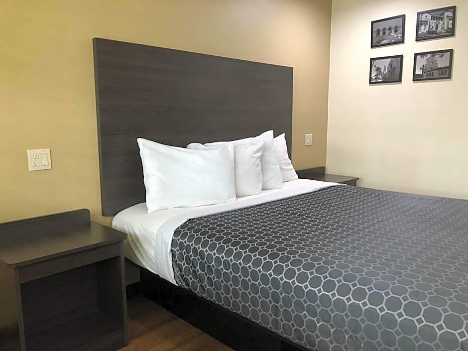 Simply Home Inn & Suites - Riverside