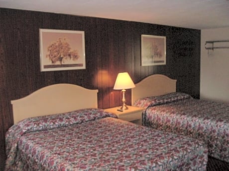 Queen Room with Two Queen Beds - Non-Smoking