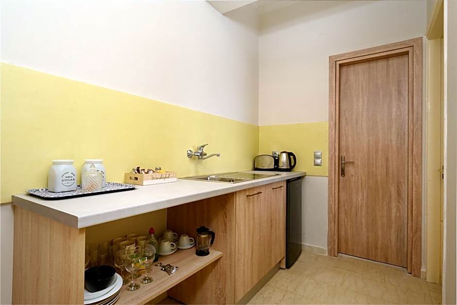 Batelo - Adults Only