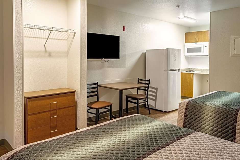 HomeTowne Studios Eugene - Springfield