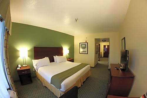 Holiday Inn Express & Suites Cocoa by IHG