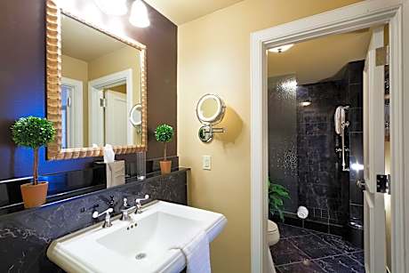 Deluxe Room, 1 King Bed