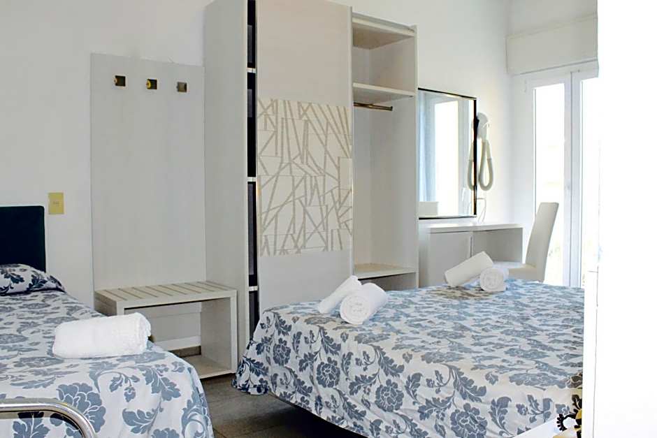 President Pool & Room