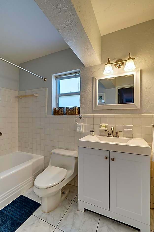 4145 By The Sea Inn & Suites