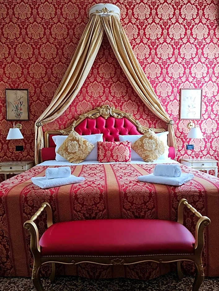 Friendly Venice Suites